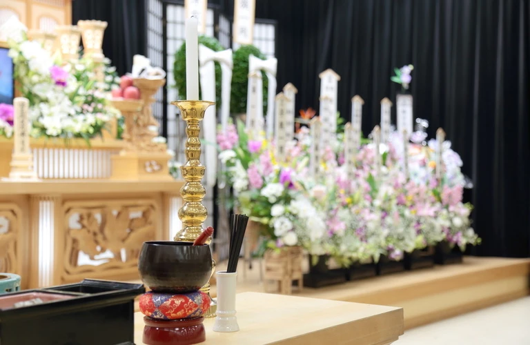 無宗教葬は何をする？練馬区で選ばれる式次第・献花・音楽の実例